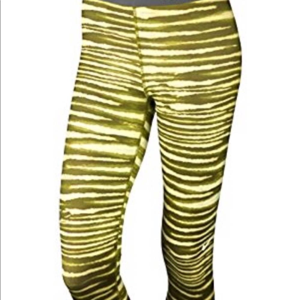 Womens Nike Pro Tiger Capri Tights Small 💫